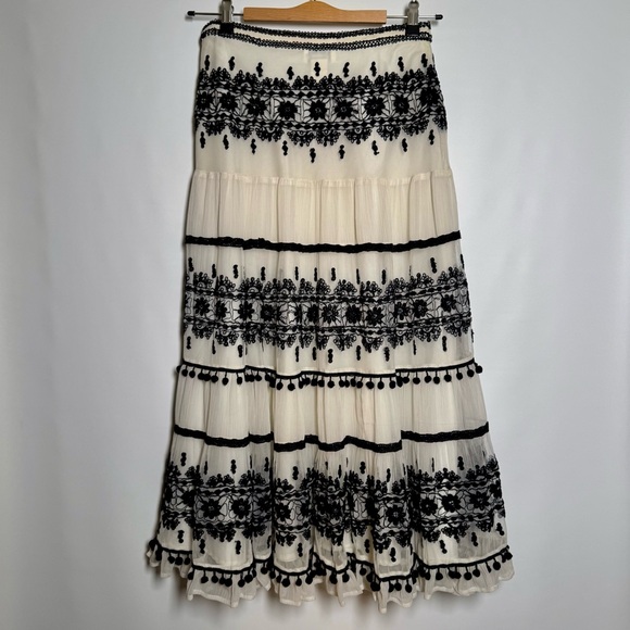 Eᴍʙʀᴏɪᴅᴇʀᴇᴅ Mᴇxɪᴄᴀɴ Sᴛʏʟᴇ sᴋɪʀᴛ ꜰʀᴏᴍ Nᴇɪᴍᴀɴ Mᴀʀᴄᴜs Exᴄʟᴜsɪᴠᴇ - Picture 9 of 14